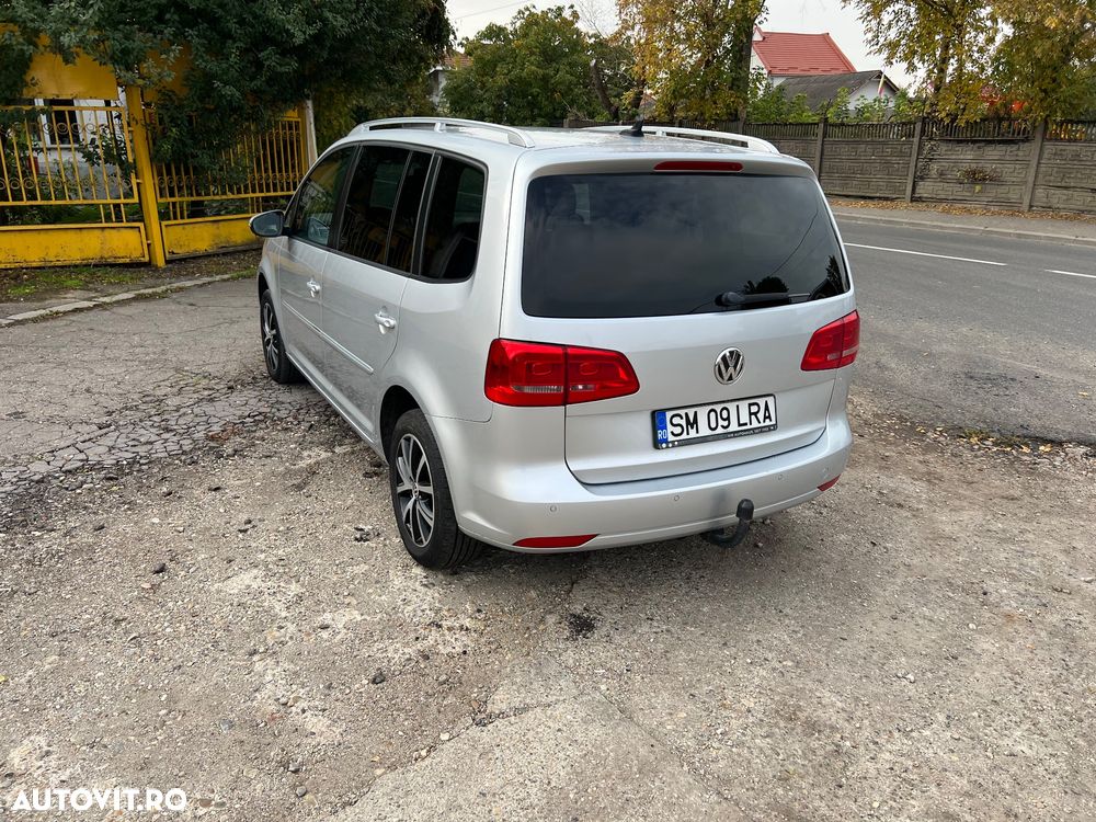 Volkswagen Touran 2.0 TDI DPF BlueMotion Technology DSG Highline - 3