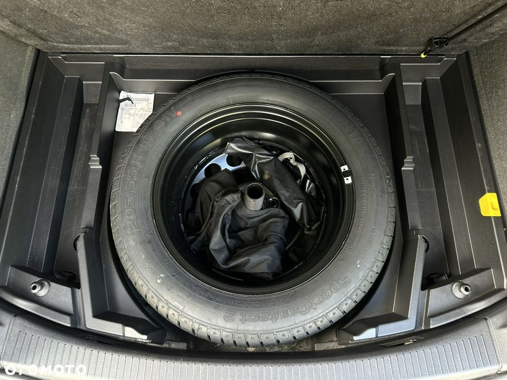Volkswagen Touran - 41
