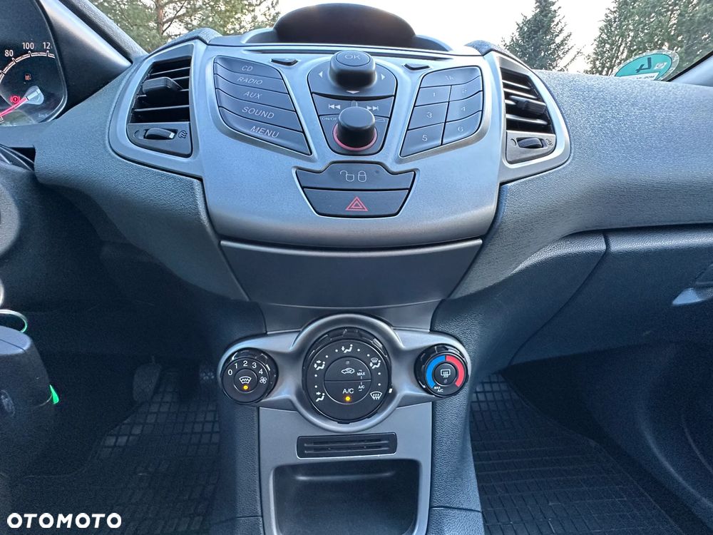 Ford Fiesta 1.25 Ghia - 27