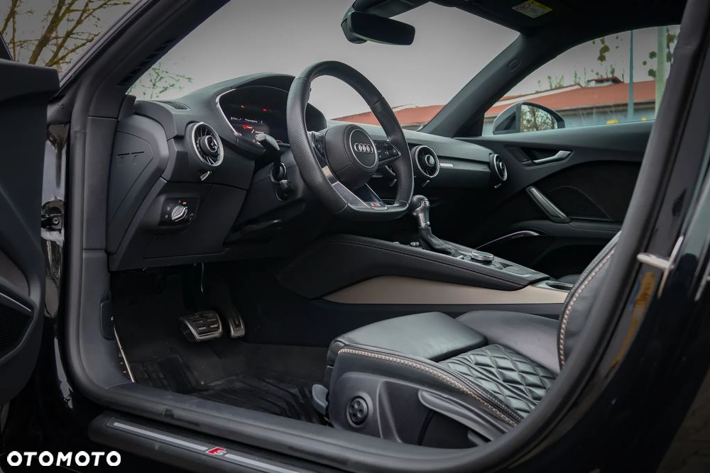 Audi TT S Coupé - 22