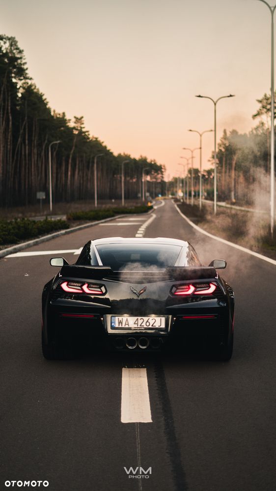 Chevrolet Corvette - 25