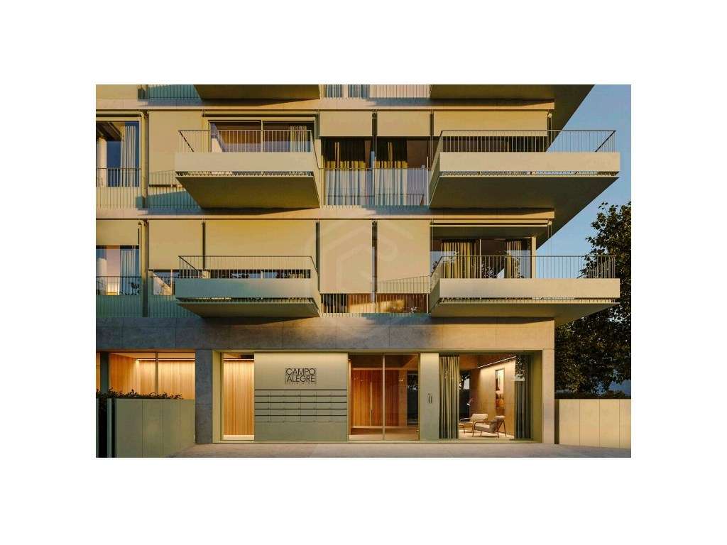 Apartamento T2 com 2 lugares de garagem - Grande imagem: 2/22
