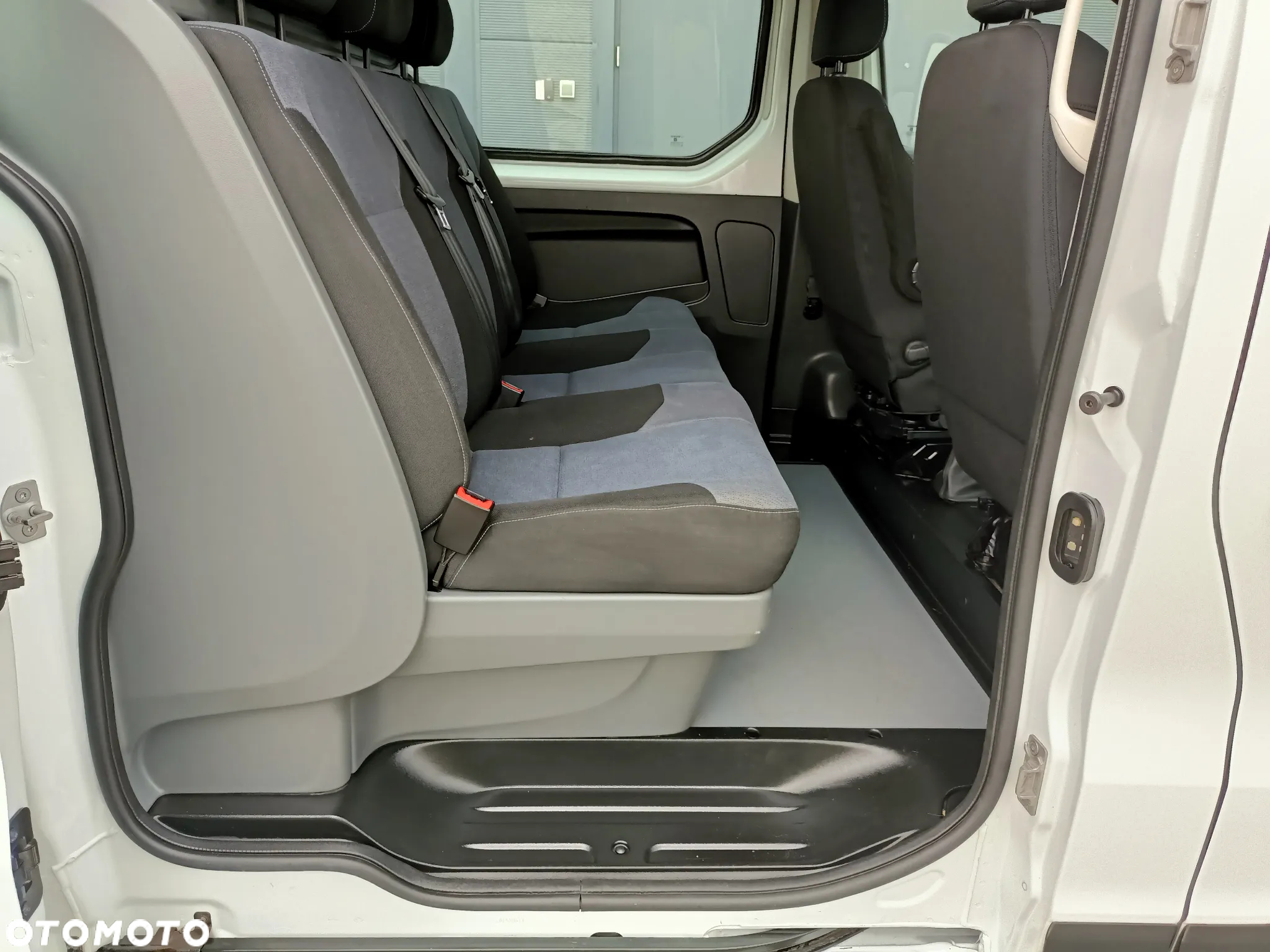 Opel VIVARO 5-cio OSOBOWY LONG - 31