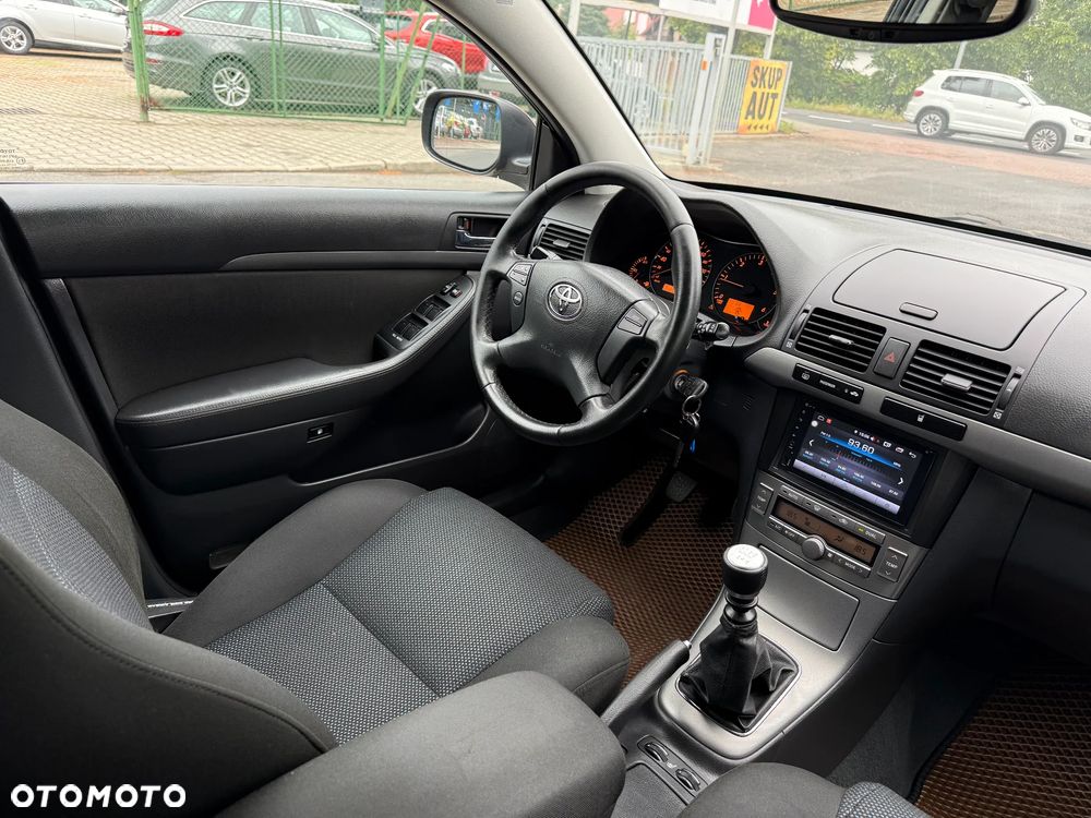 Toyota Avensis 2.0 D-4D - 28