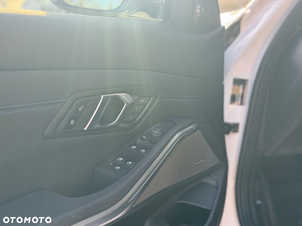 BMW Seria 3 330i M Sport sport - 12