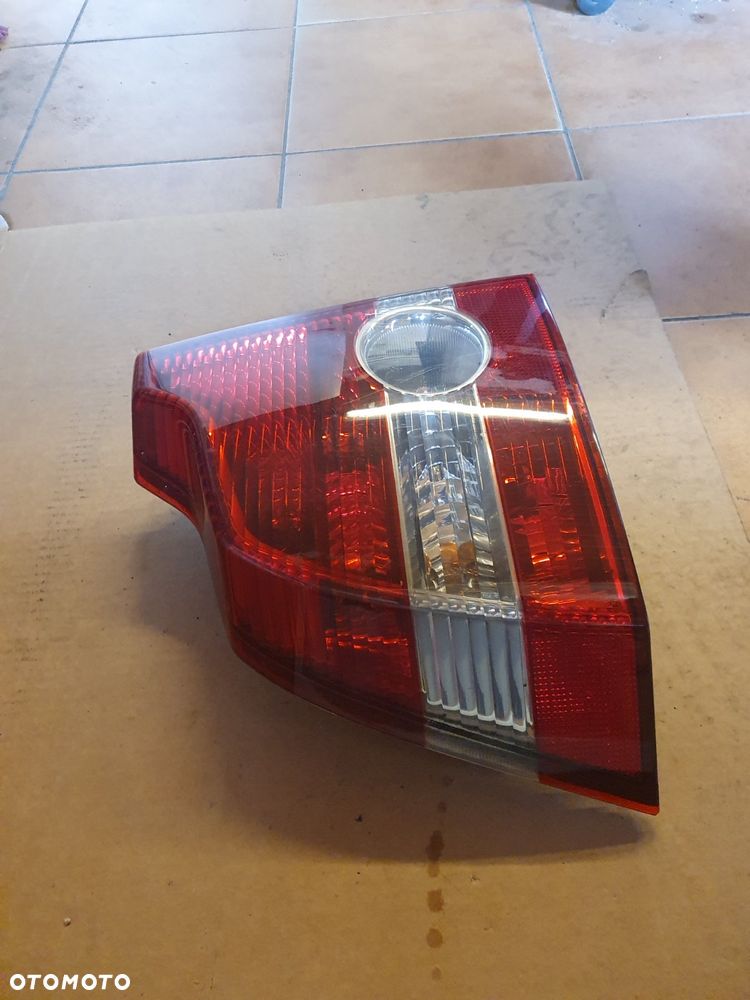 LAMPA LEWY TYŁ VOLVO S40 - 2