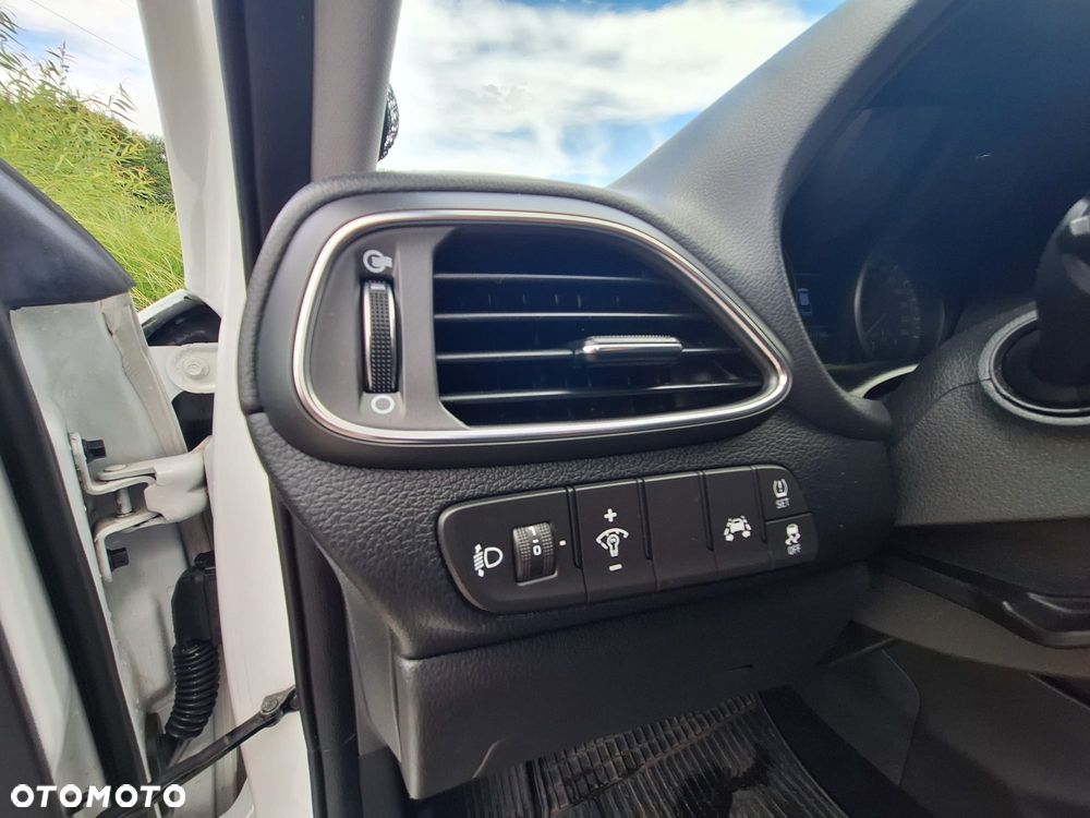 Hyundai i30 1.4 Family - 19