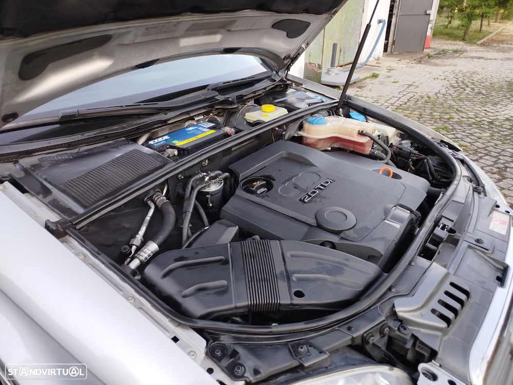 Audi A4 Avant 2.0 TDI Advance - 8