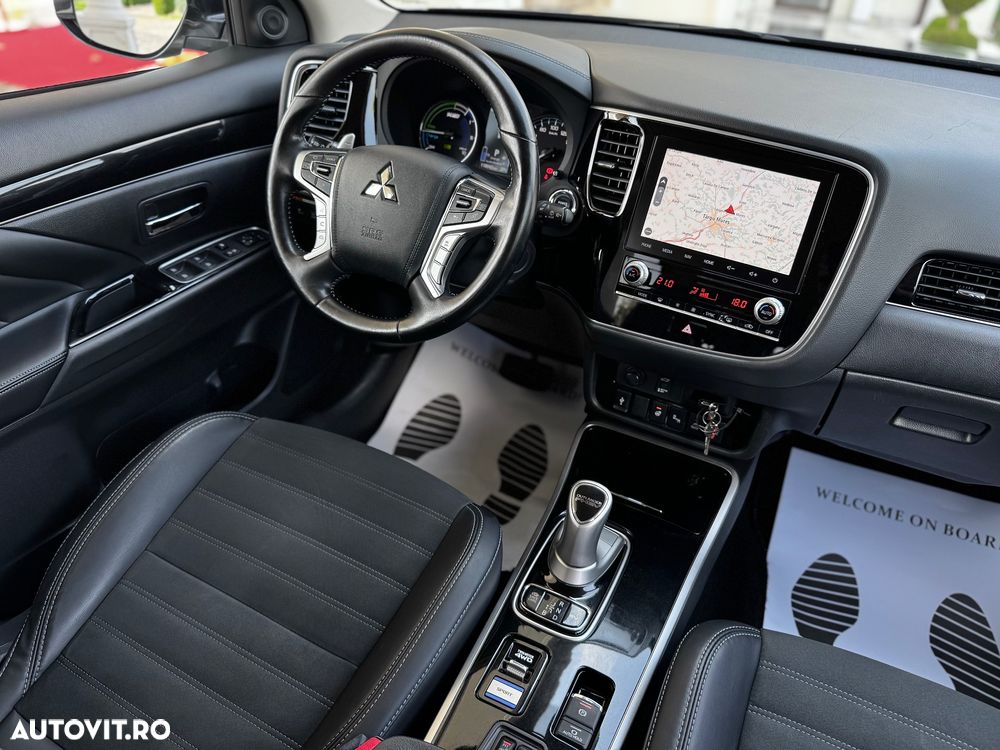 Mitsubishi Outlander 2.4 4WD Plug-In Hybrid Top - 2