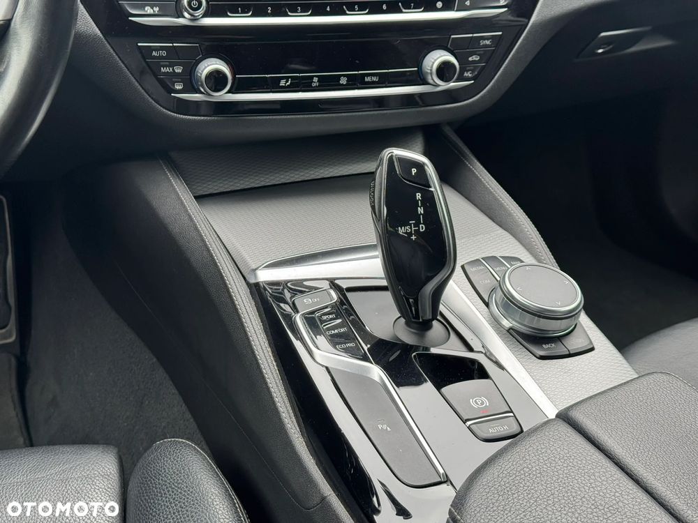 BMW Seria 5 520d M Sport Edition - 26