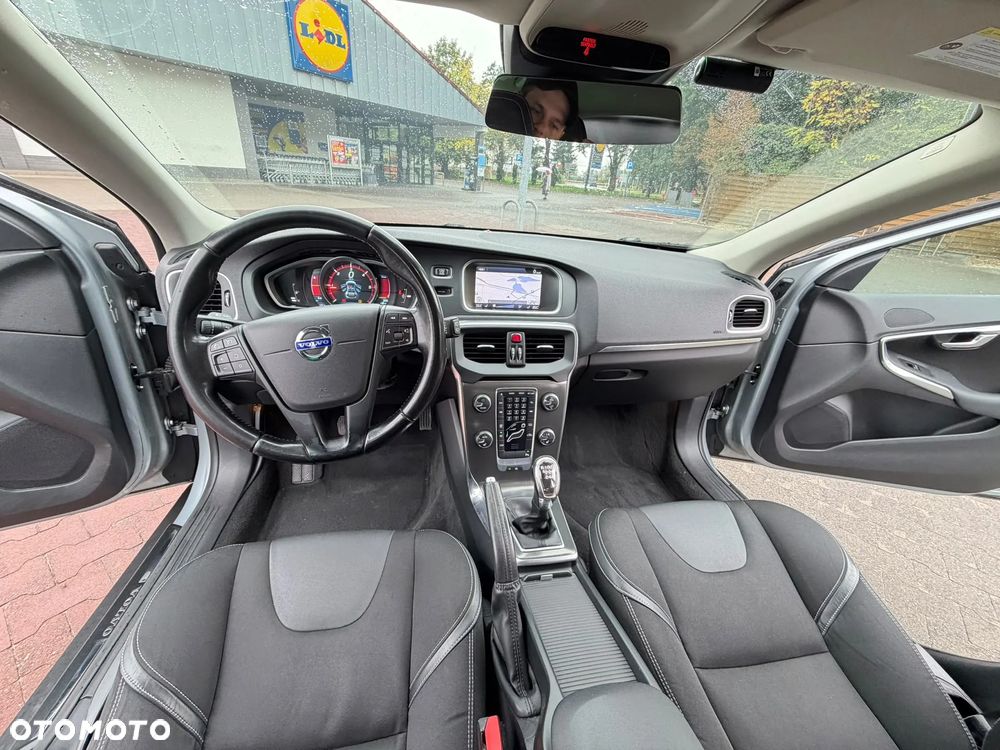Volvo V40 Cross Country - 10