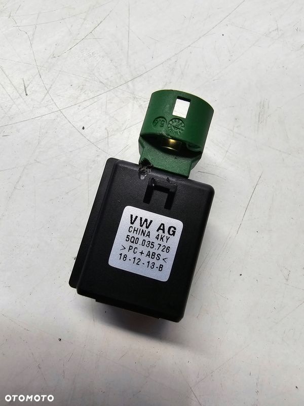 GNIAZDO USB ŁADOWARKI AUDI A4 A5 Q3 Q5 5Q0035726 - 4