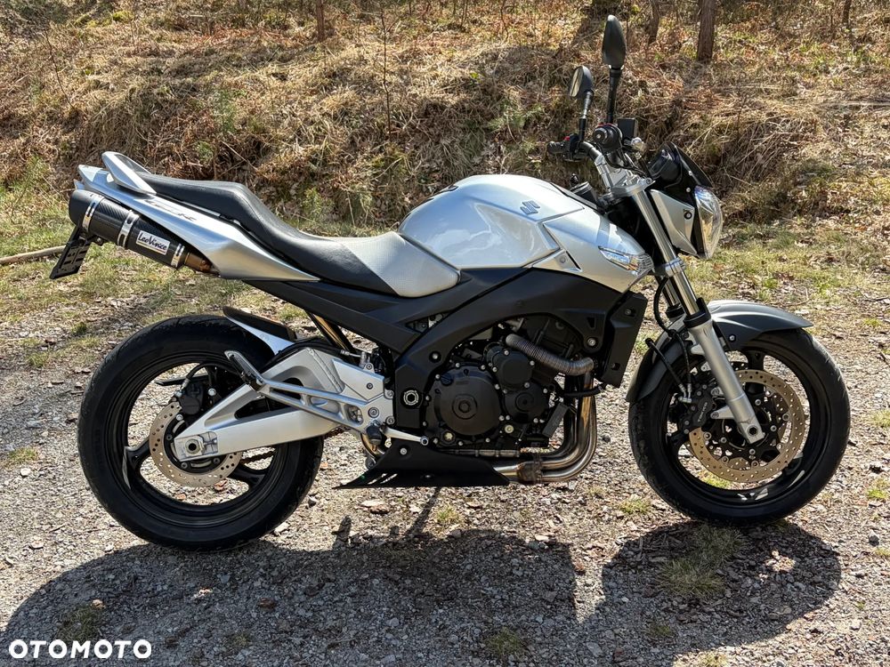 Suzuki GSR - 1