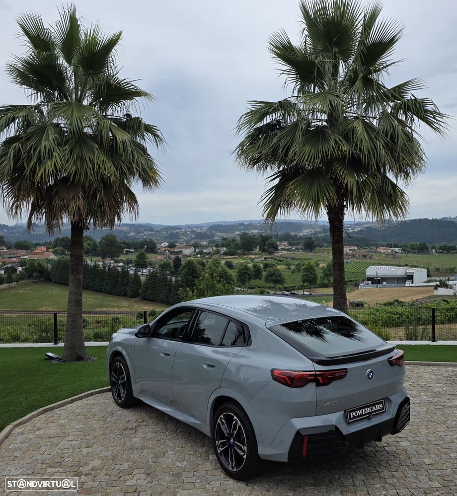 BMW iX2 eDrive20 Pack Desportivo M - 8
