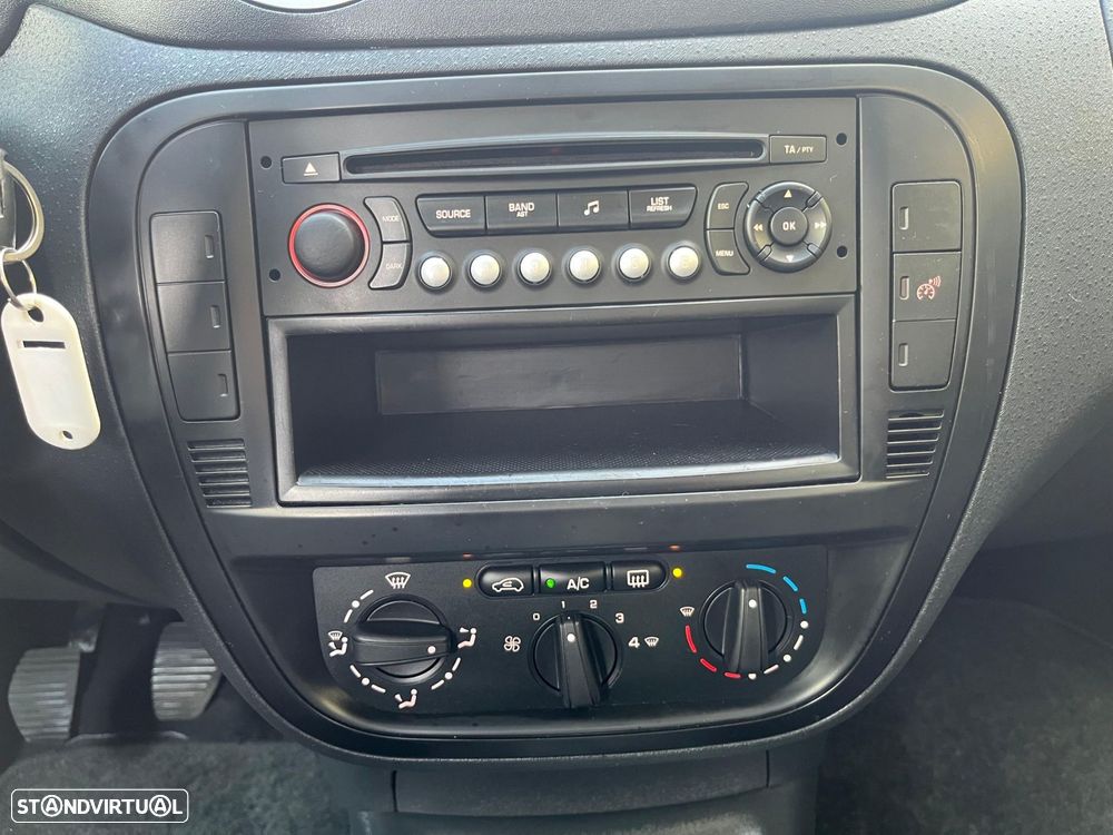 Citroën C3 1.4 HDi Airdream First - 16
