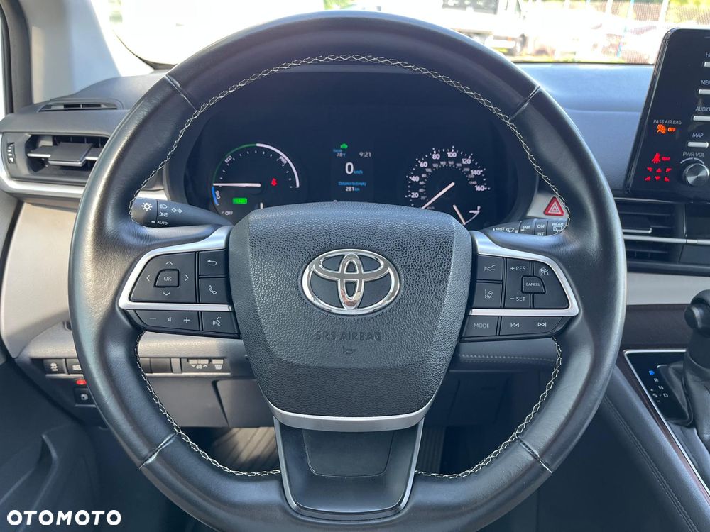 Toyota Sienna - 7