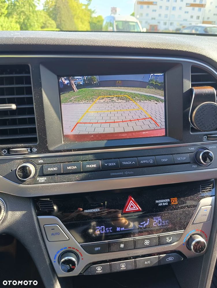 Hyundai Elantra - 13