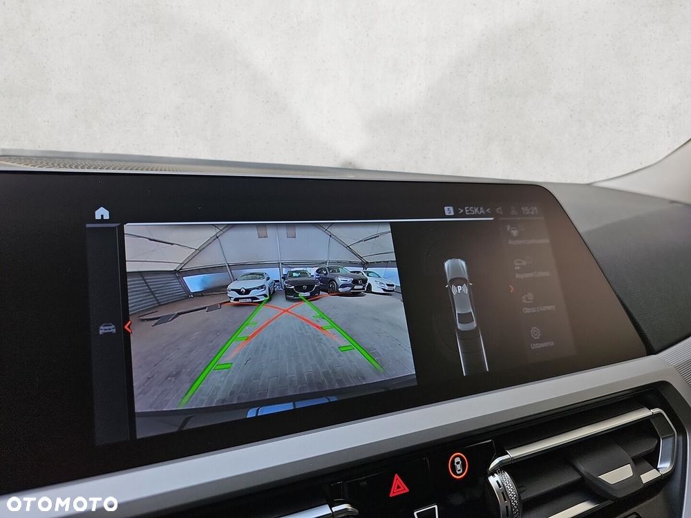 BMW Seria 3 330i xDrive Advantage - 24