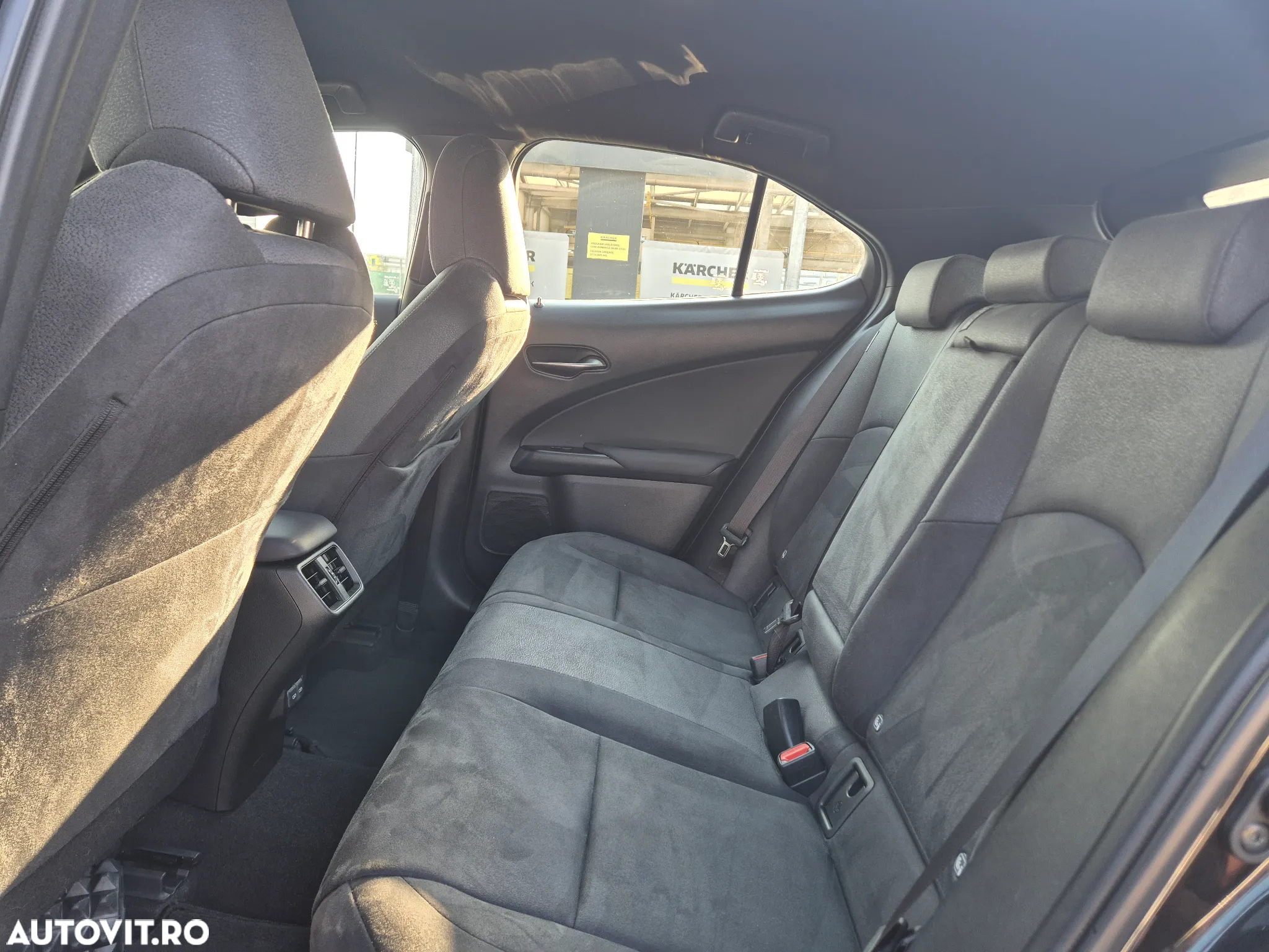 Lexus UX 250h Business Edition - 21