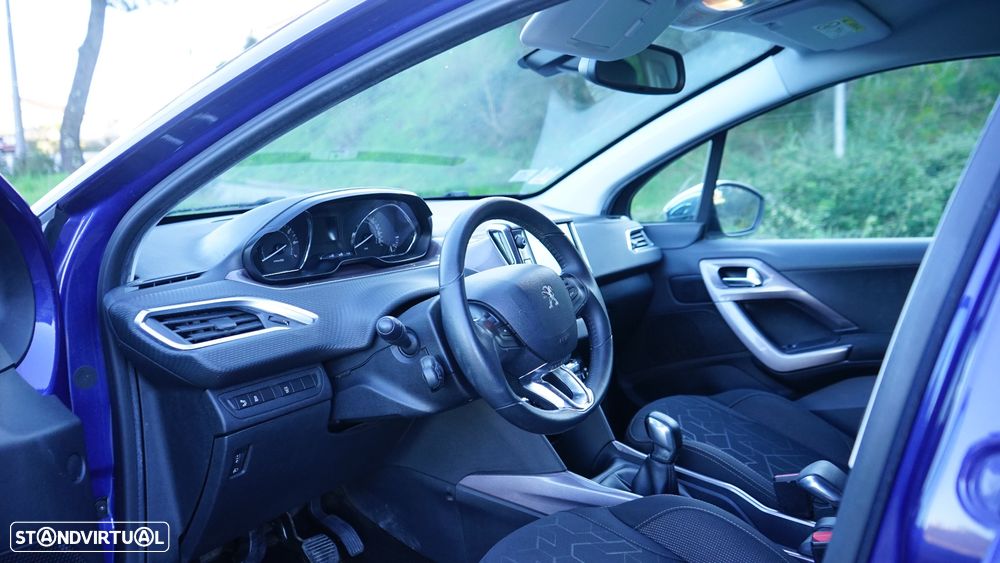 Peugeot 2008 1.2 PureTech Style - 12