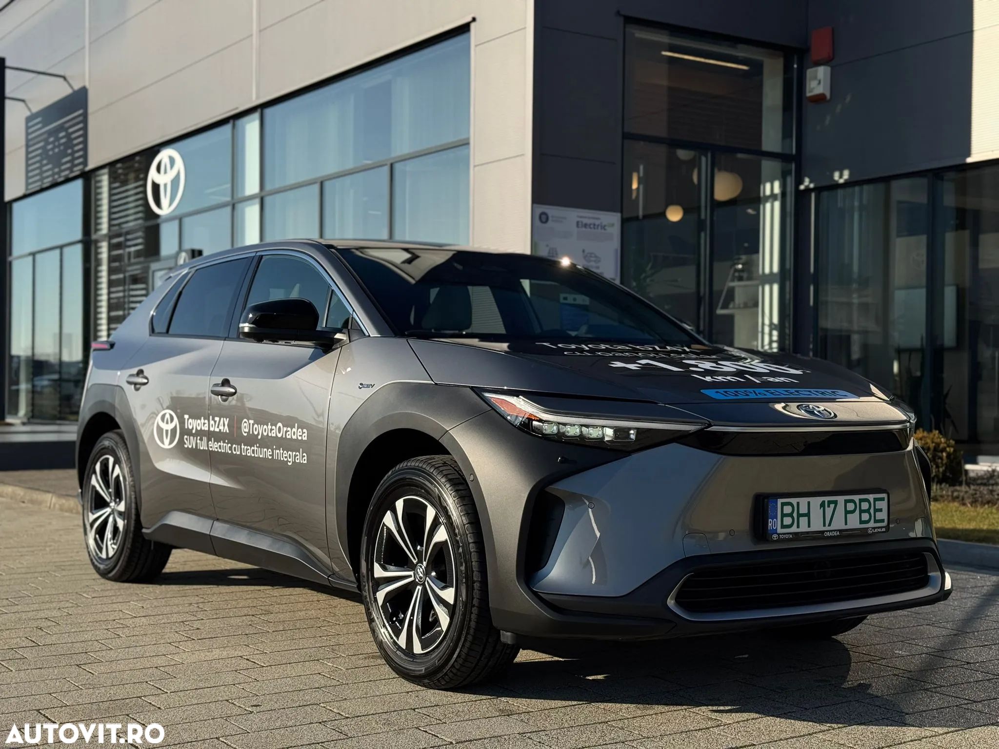 Toyota BZ4X 160 KW AWD (4x4) Luxury Solar Edition - 1