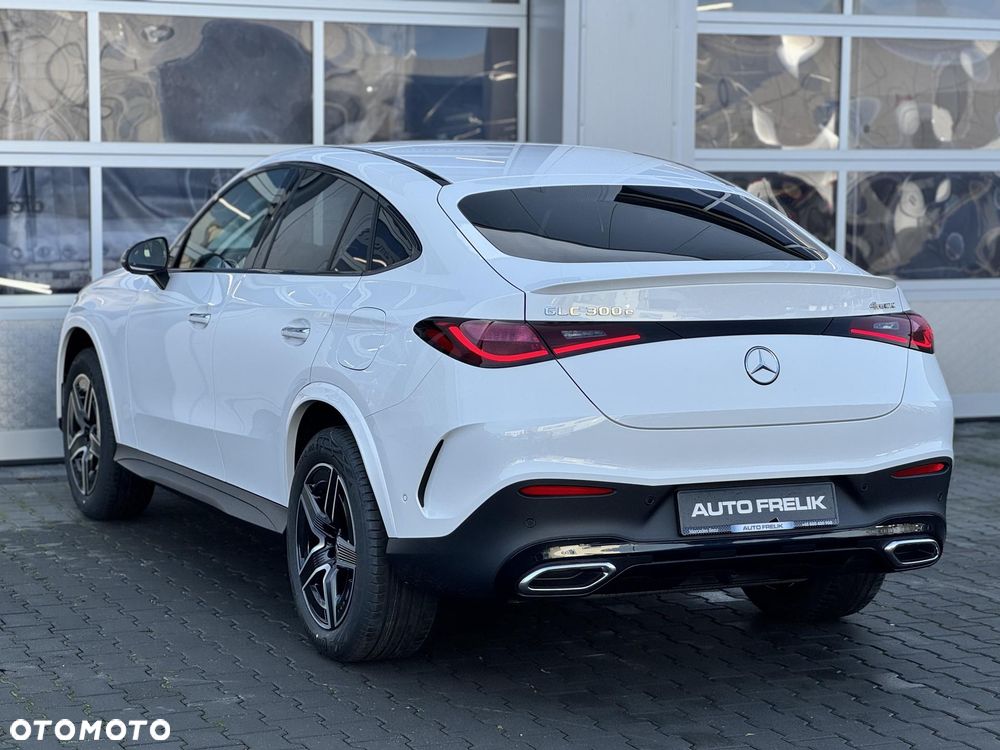 Mercedes-Benz GLC 300 e 4-Matic AMG Line - 11