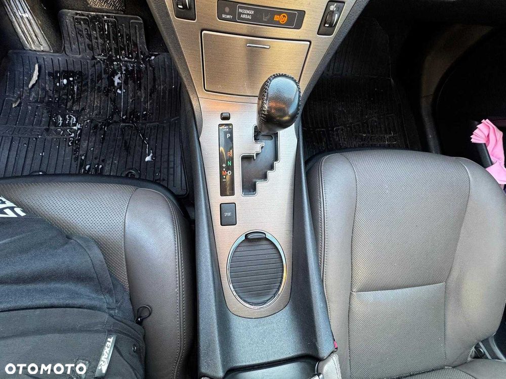 Toyota Avensis - 6