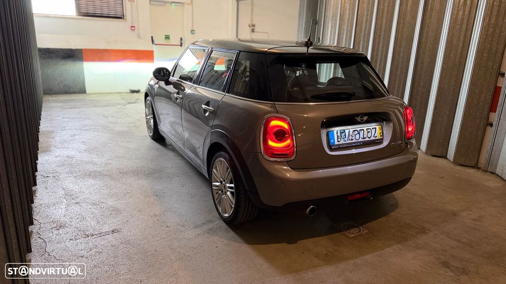 MINI 5 Portas Cooper D Auto - 16