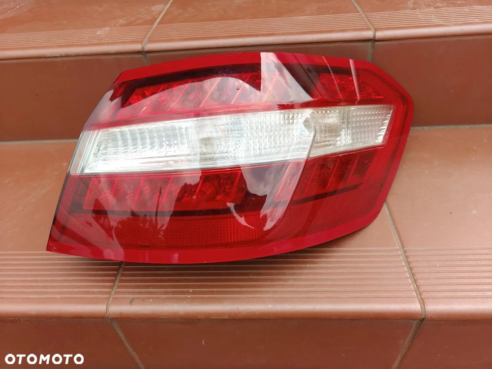 MERCEDES W212 Sedan Lampa Tylna Prawa Led Tył - 2