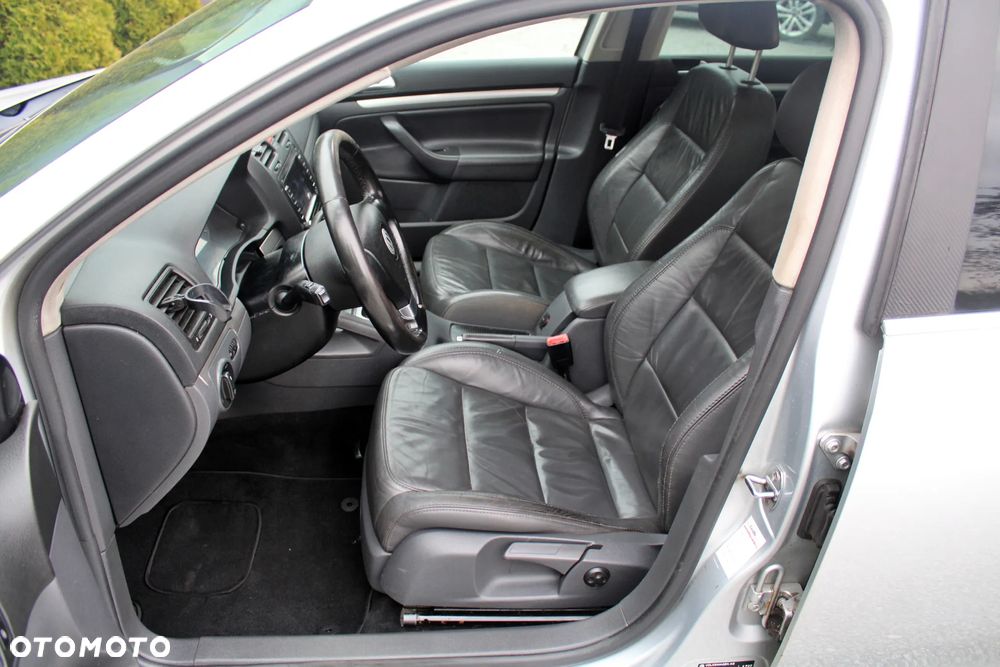 Volkswagen Golf 2.0 TDI Highline DSG - 17