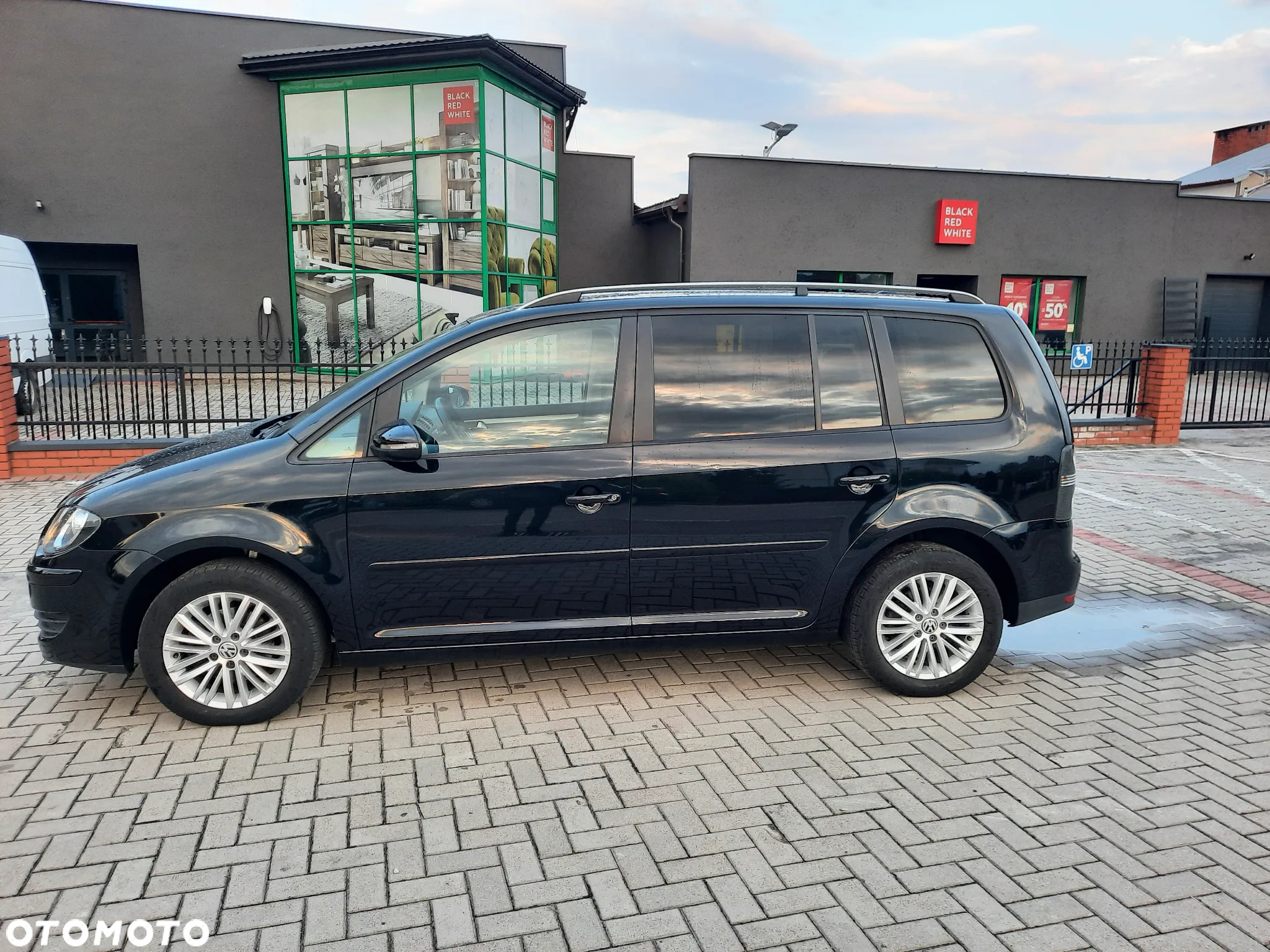 Volkswagen Touran 1.9 TDI Conceptline - 9