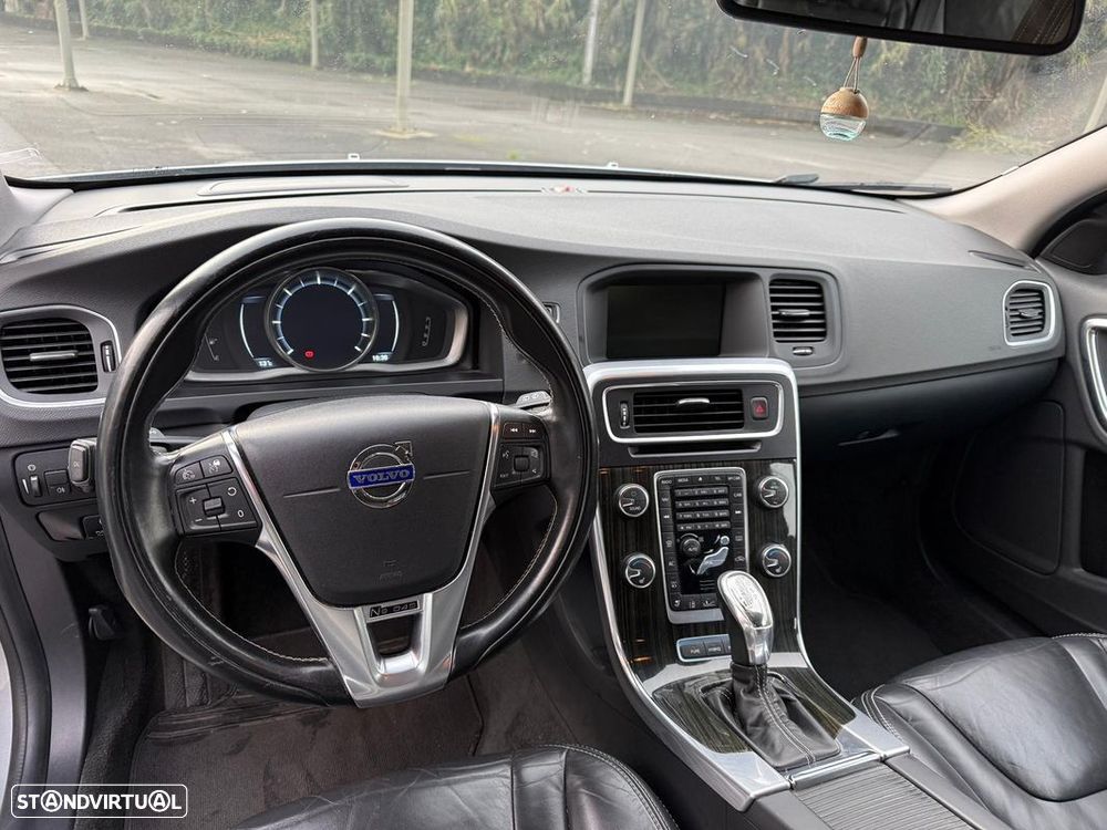 Volvo V60 2.4 D6 R-Design AWD Phev - 7