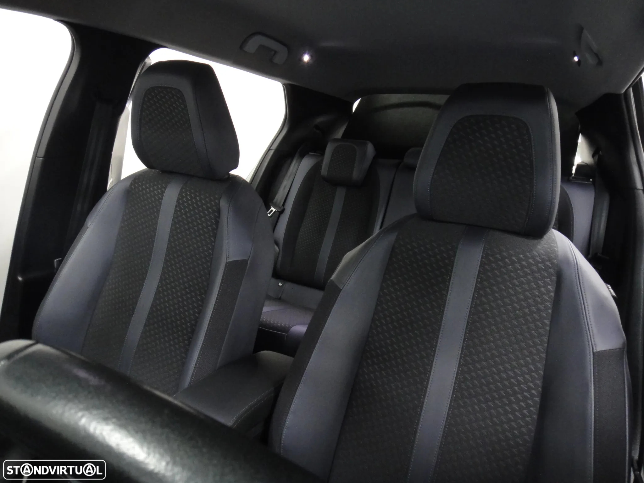 Peugeot 2008 PureTech 130 Allure - 12