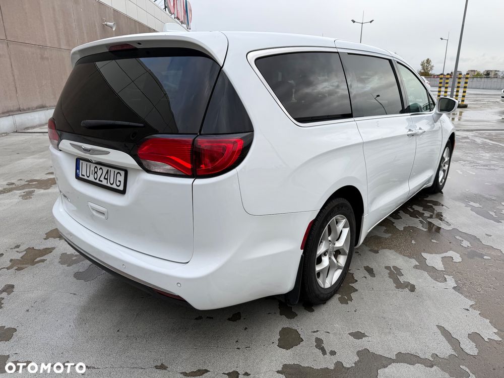 Chrysler Pacifica - 5