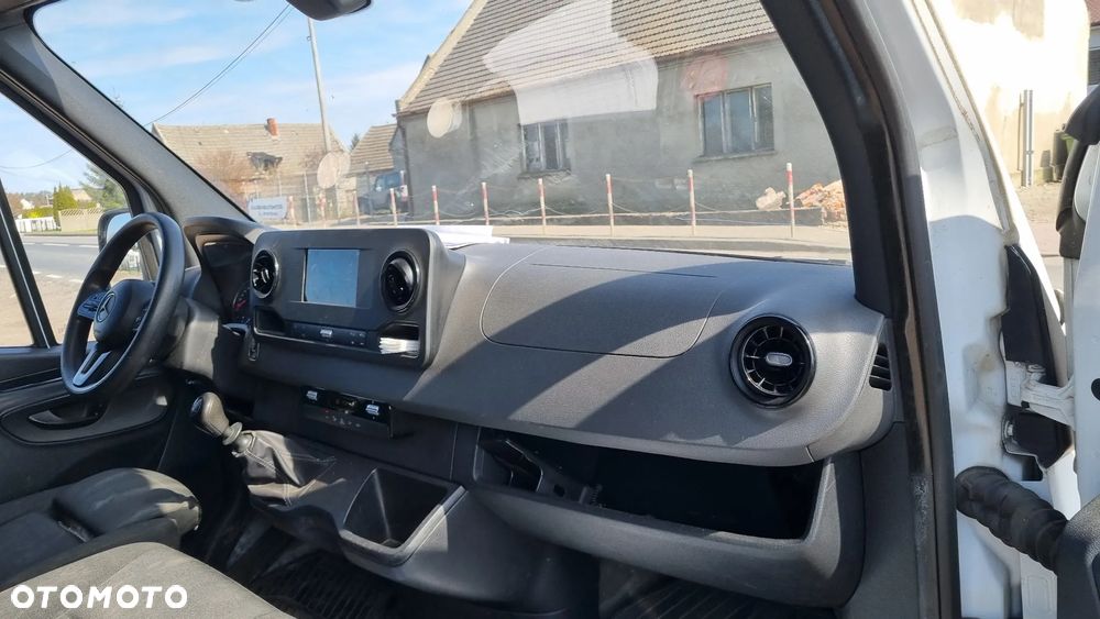 Mercedes-Benz Sprinter - 23