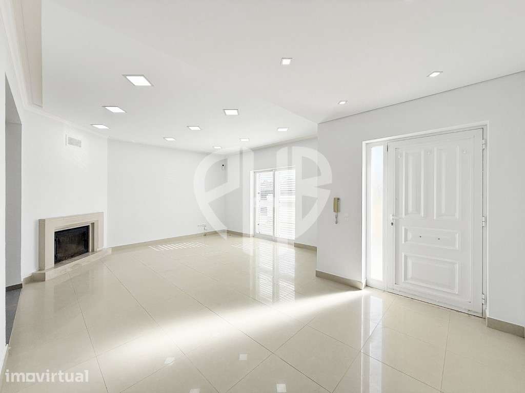 Moradia Geminada T3+1 com Excelente Logradouro, Garagem e Sótão | B... - Grande imagem: 2/60