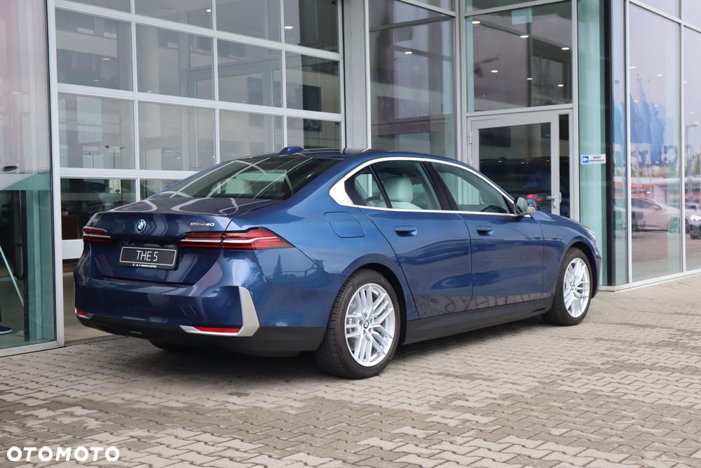 BMW i5 - 5