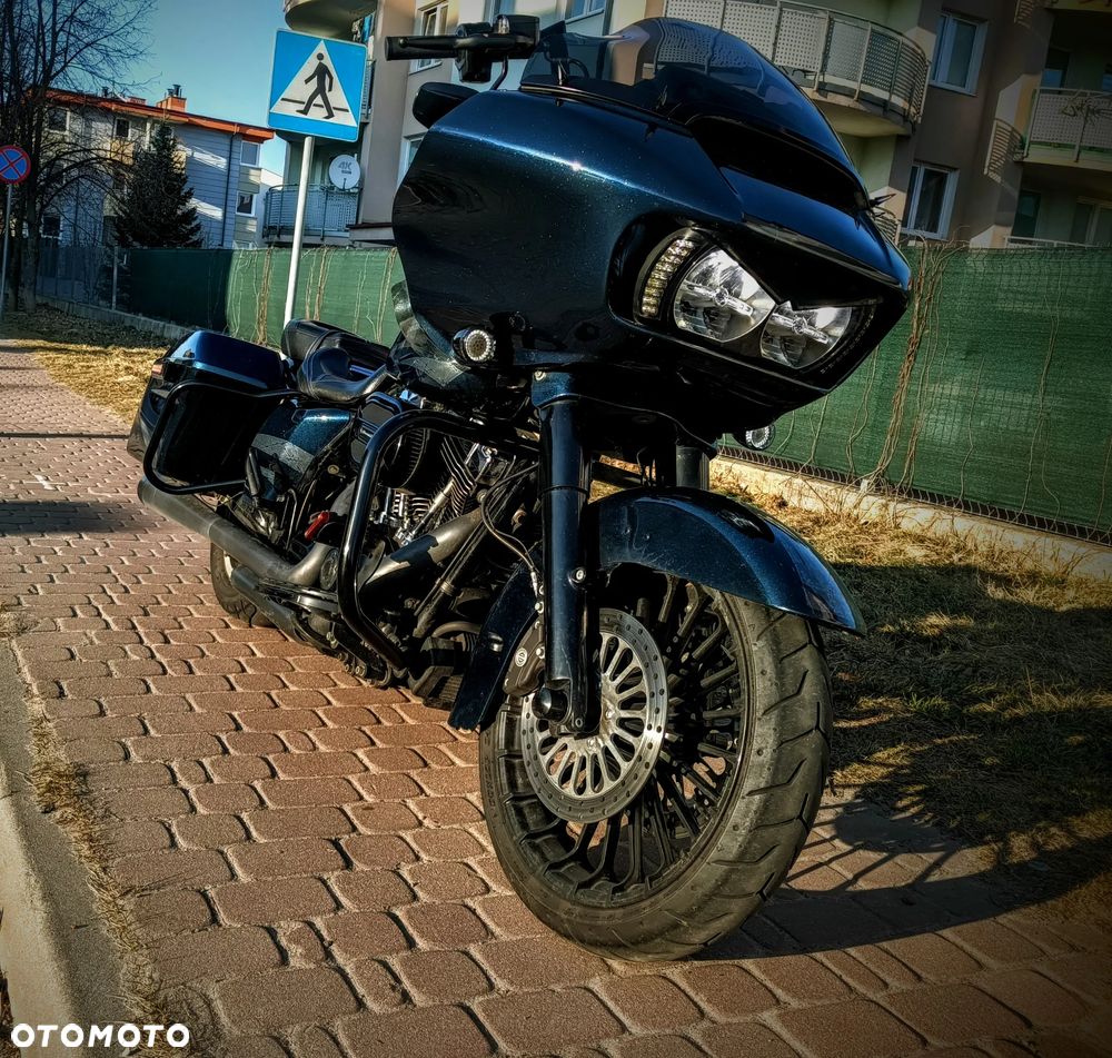 Harley-Davidson Touring Road Glide - 2