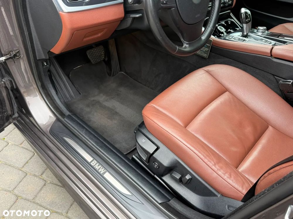 BMW Seria 5 520d - 24