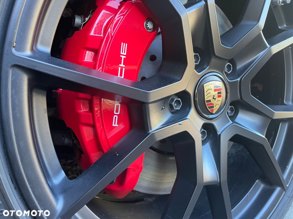 Porsche Taycan GTS - 17