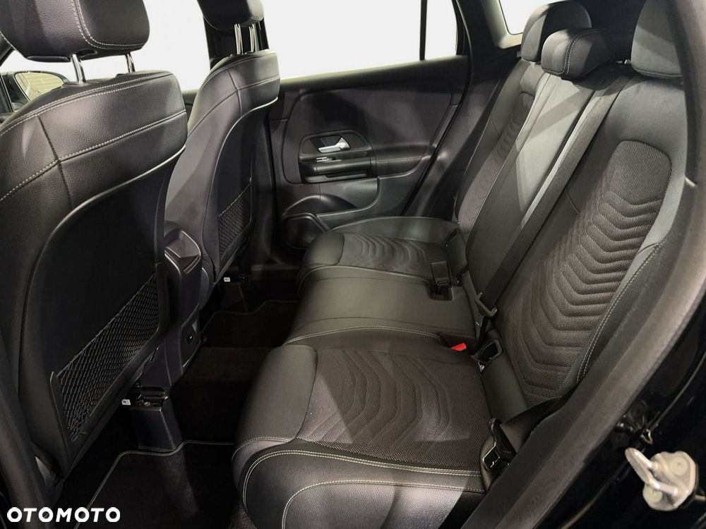 Mercedes-Benz GLA - 15