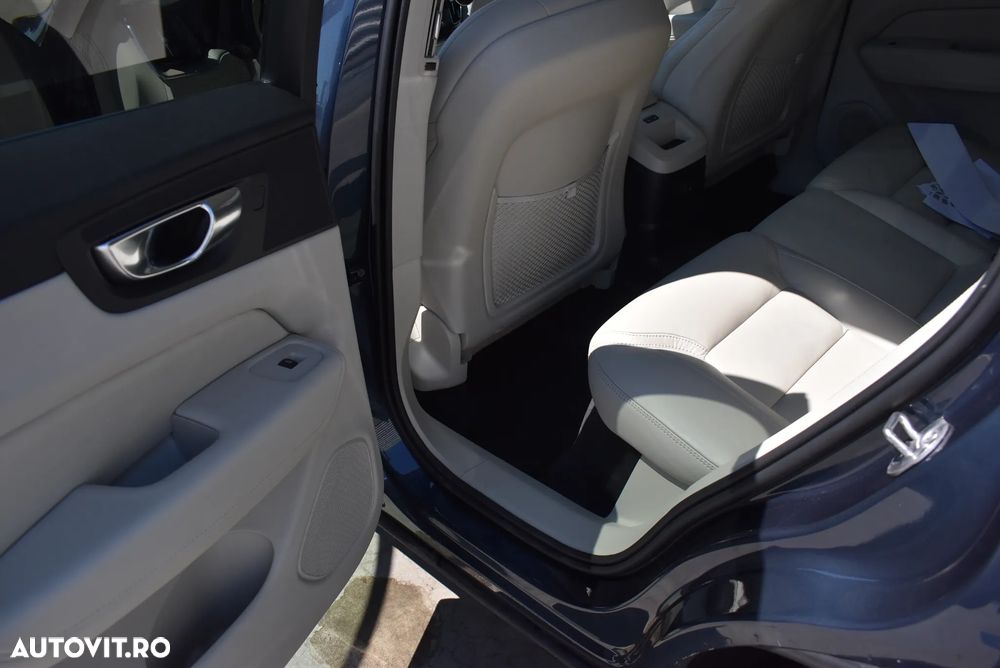 Volvo XC 60 Recharge T8 AWD AT Plus Bright - 27
