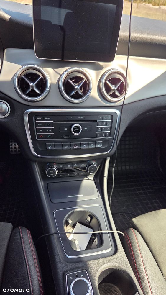 Mercedes-Benz GLA 200 7G-DCT AMG Line - 22