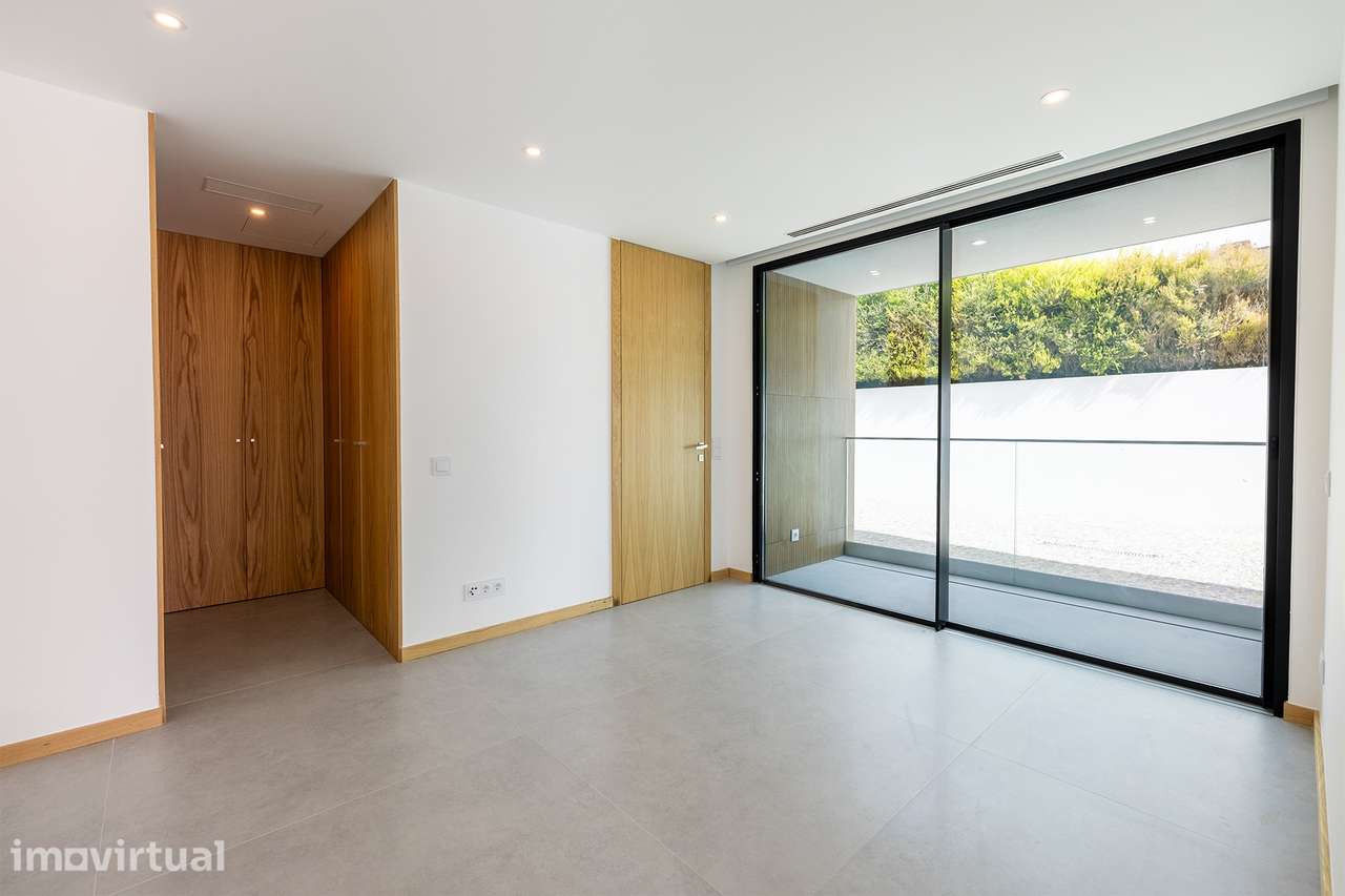 MORADIA NOVA DE LUXO COM PISCINA E GARAGEM À VENDA EM PORTO DE MÓS, LA - Grande imagem: 5/34