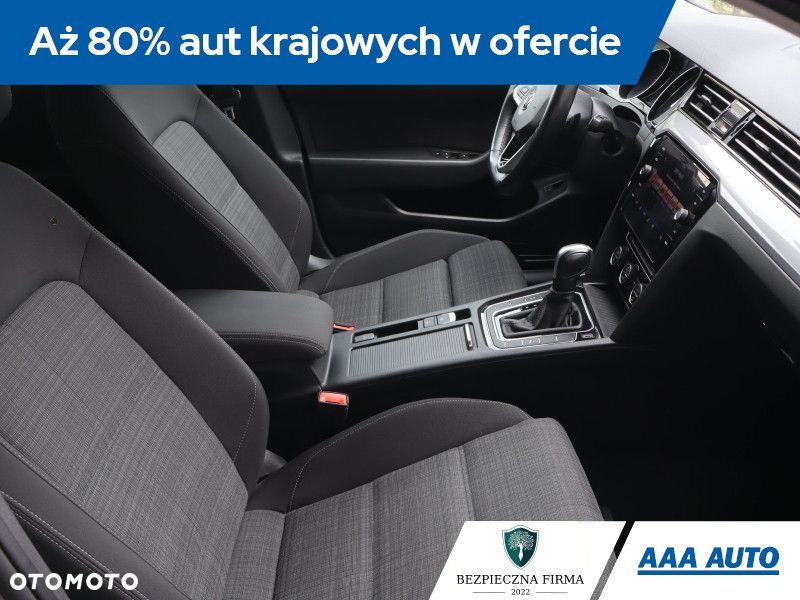 Volkswagen Passat - 11