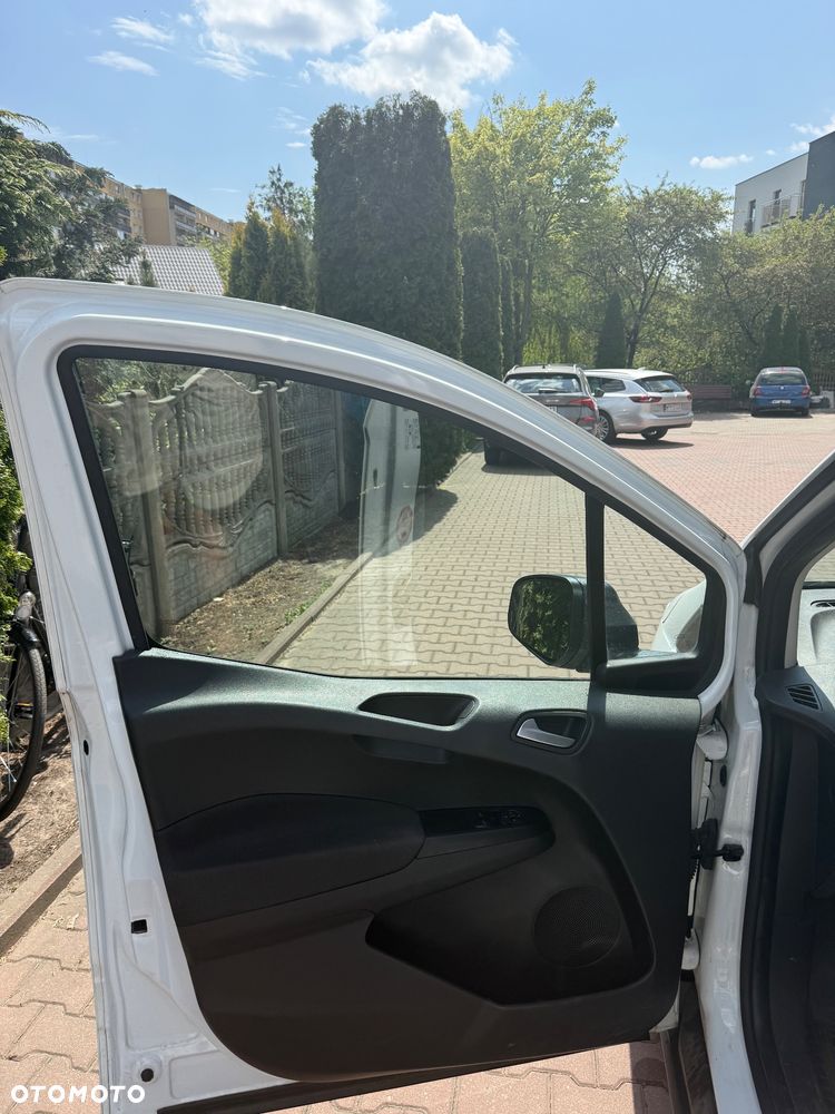 Ford Transit Courier - 12