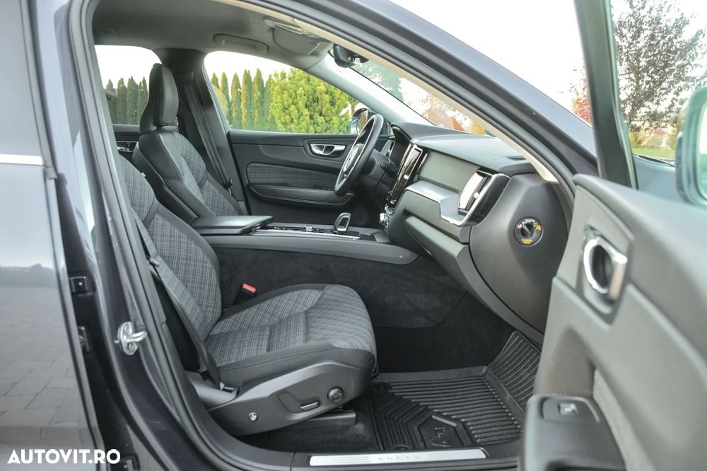 Volvo XC 60 B4 MHEV AT AWD Core - 18