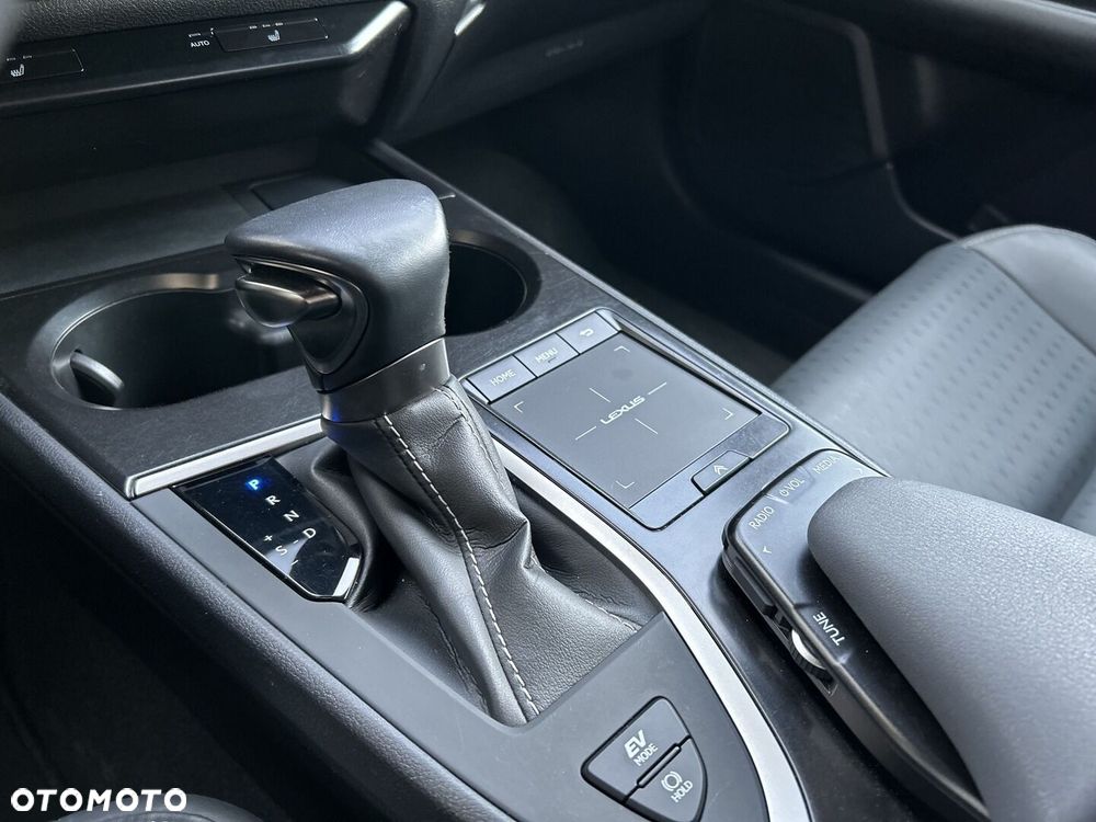 Lexus UX 250h GPF F Impression 2WD - 21