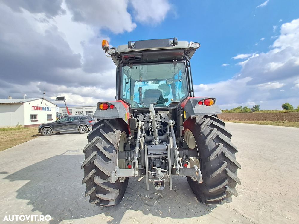Massey Ferguson 5711M - 9