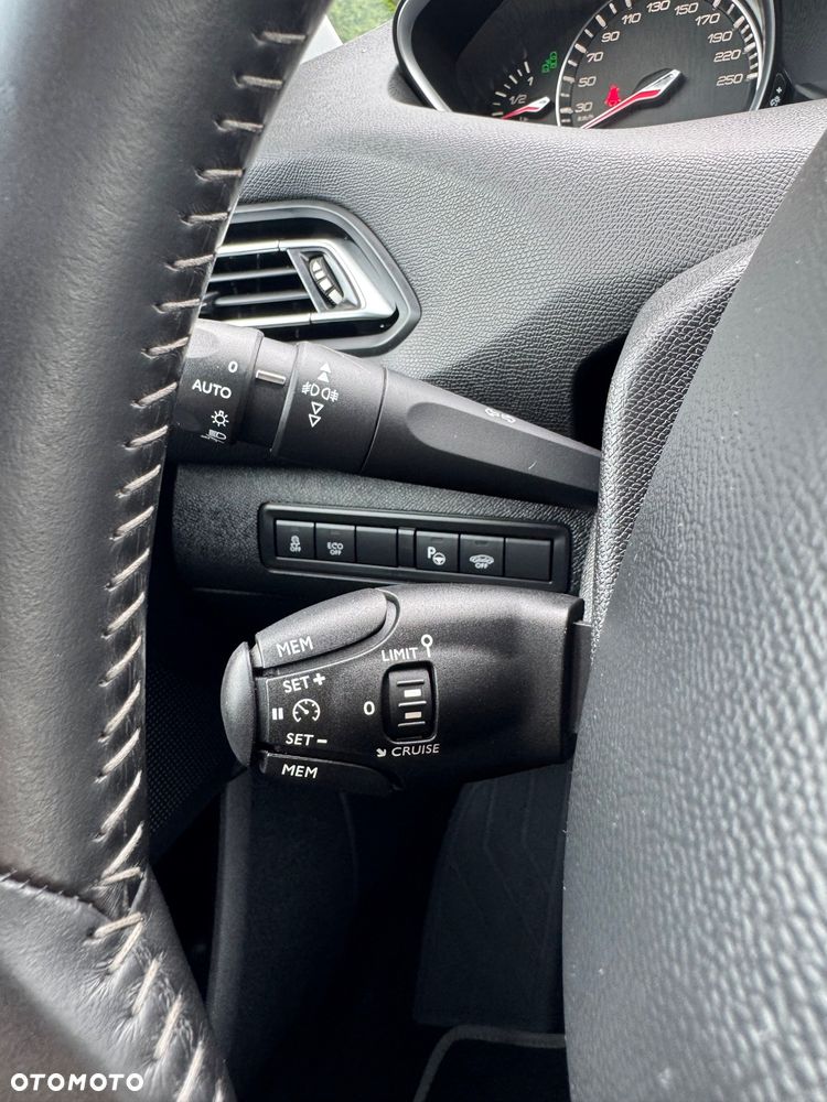 Peugeot 308 BlueHDi 150 EAT6 Stop & Start GT-Line Edition - 23
